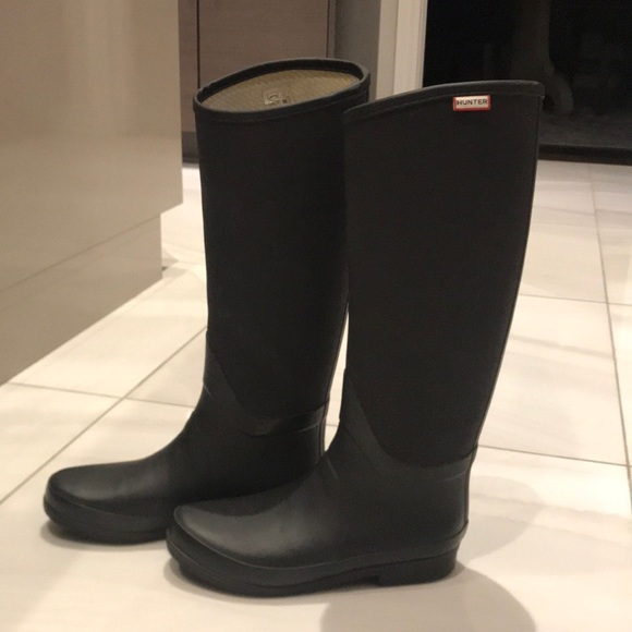 *SOLD* Ladies Hunter rain boots - Picture 4 of 12